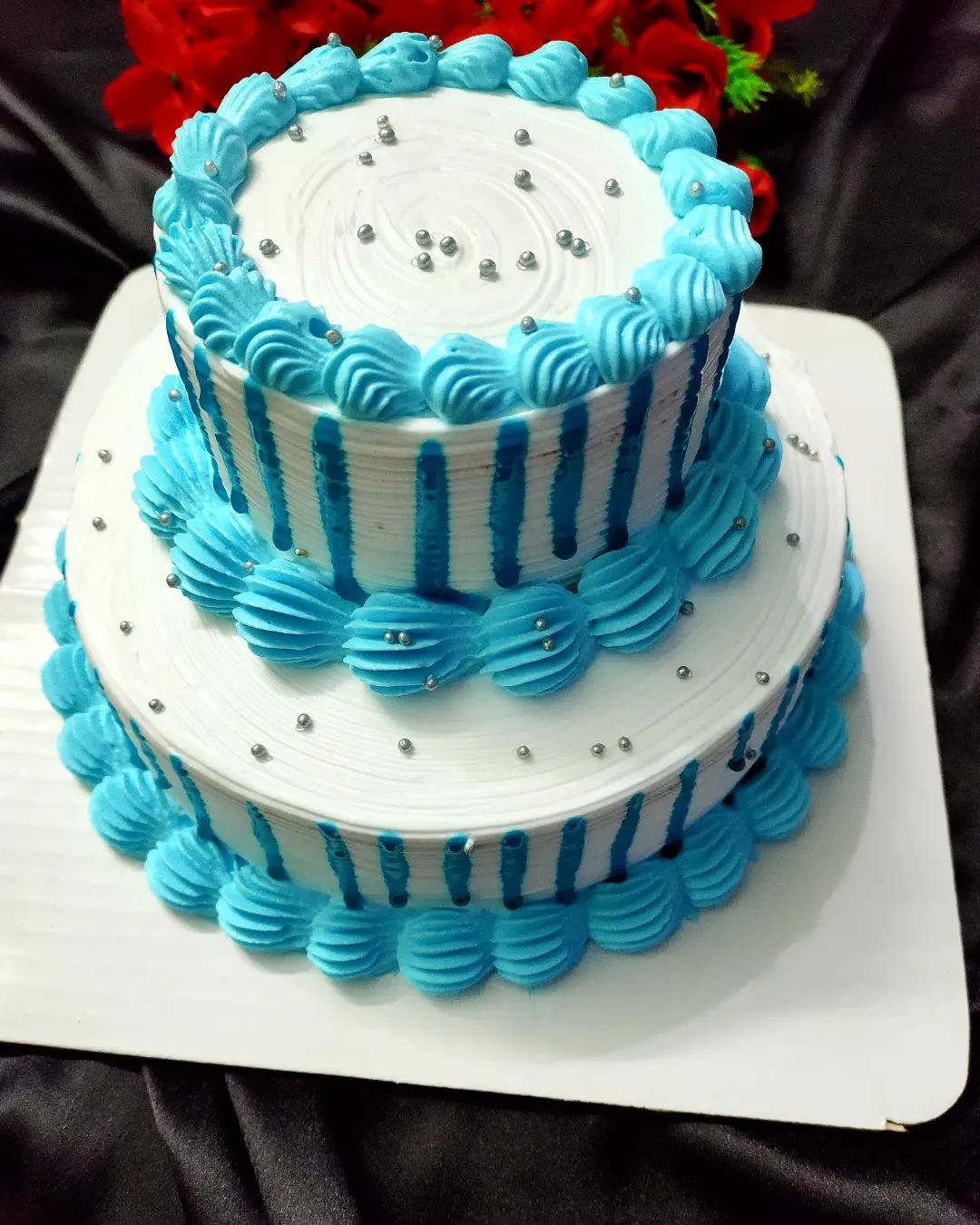 Creamy-Vanilla-Cake- 2 Kg-Special-Birthday-Cakes